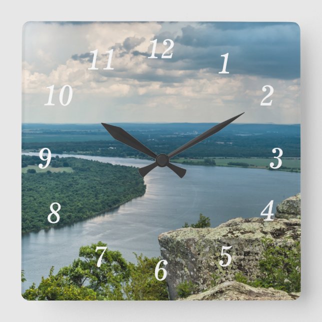Petit Jean Cedar Bäck Wall Clock Fyrkantig Klocka (Framsida)