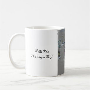 Petit Pois Skridskoåkning i NY Kaffe Mugg