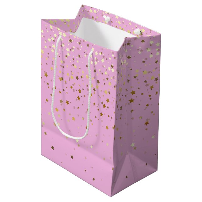 Petite Golden Stars Gift Bag i Rosa (Framsidan Vinklad)