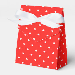 Petite Hearts on Bright Red Favor Box Presentaskar