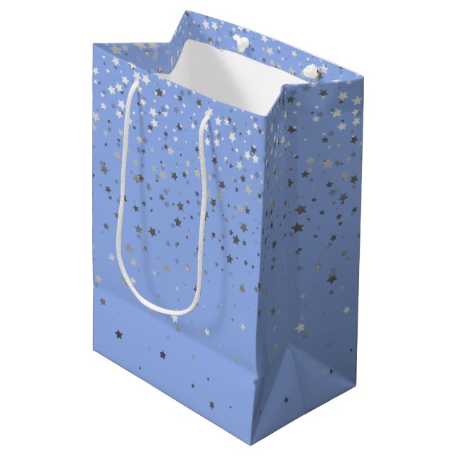 Petite Silver Stars Gift Bag i Blue (Framsidan Vinklad)