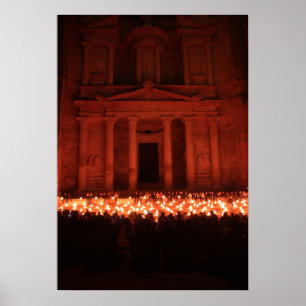 Petra vid nattaffischen poster