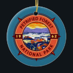 Petrified Forest National Park Retro Compass Julgransprydnad Keramik<br><div class="desc">Petrified Forest vector-design. Parken ligger i nordöstra Arizona och har stora avlagringar av petrifierat trä.</div>