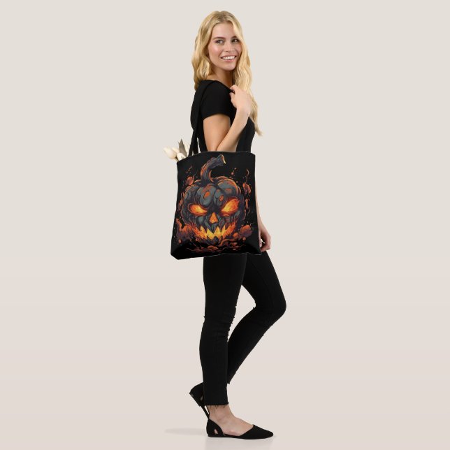 Petrifying Pumpkin Tygkasse (På modell)