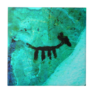 petroglyf på grönten kakelplatta