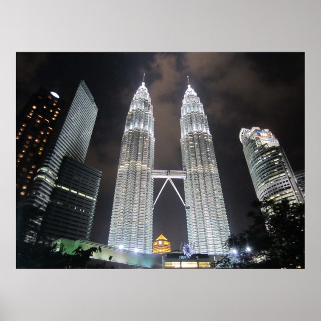 Petronas Torn vid Nattutskrift Poster (Framsidan)