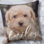 Pets enkla Modern Elegant Chic Namn och foto Kudde<br><div class="desc">Denna enkla och moderna utformning består av sans serif-typografi. Lägg till ett foto av anpassningsbarnas husdjur.</div>