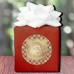Pets-jul Runt Klistermärke<br><div class="desc">God jul i chic,  vita bokstäver på stänk av faux guld,  dessa runda klistermärken är personlig med Sweet Helgdag och er familj namn i Önskemål på chic av mönster på guld i helgdag på mönster i  på . MATCHING papper tallrikar,  servetter och fler formgivningar i vår butik.</div>