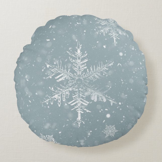 Pewter Blue Snowflake Round Winter Pillow Rund Kudde (Framsidan)