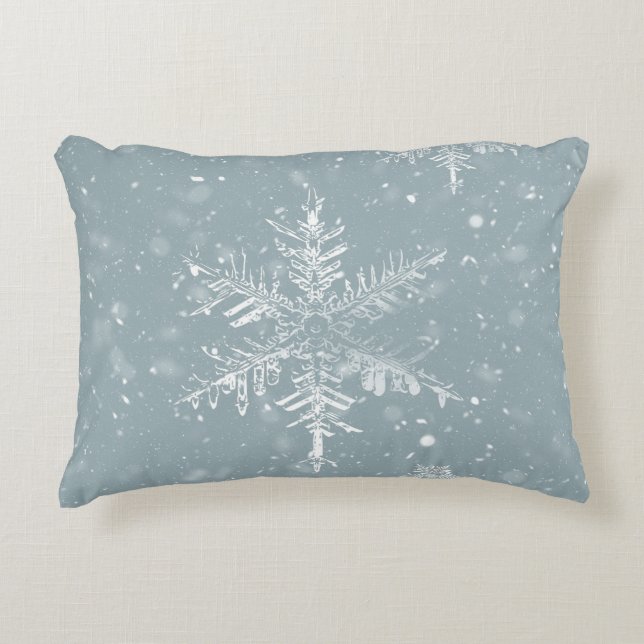 Pewter Blue Snowflake Winter Pillow Prydnadskudde (Framsidan)