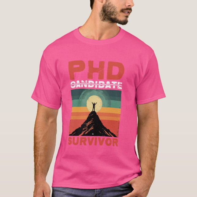 Phd Candidate Survivor — T Shirt (Framsida)