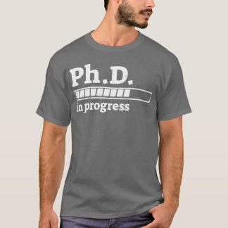 PhD under pågående Studenten-Pub-leverans 1 T Shirt