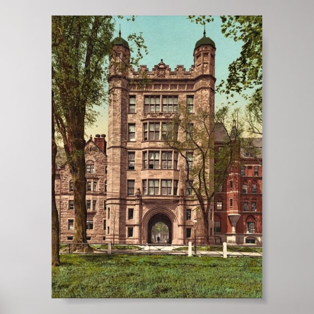 Phelps Hall och gateway, Yale College sällsynt Pho Poster (Framsidan)