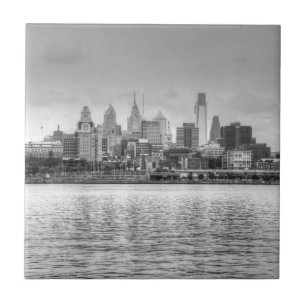 Philadelphia skyline i svartvitt kakelplatta