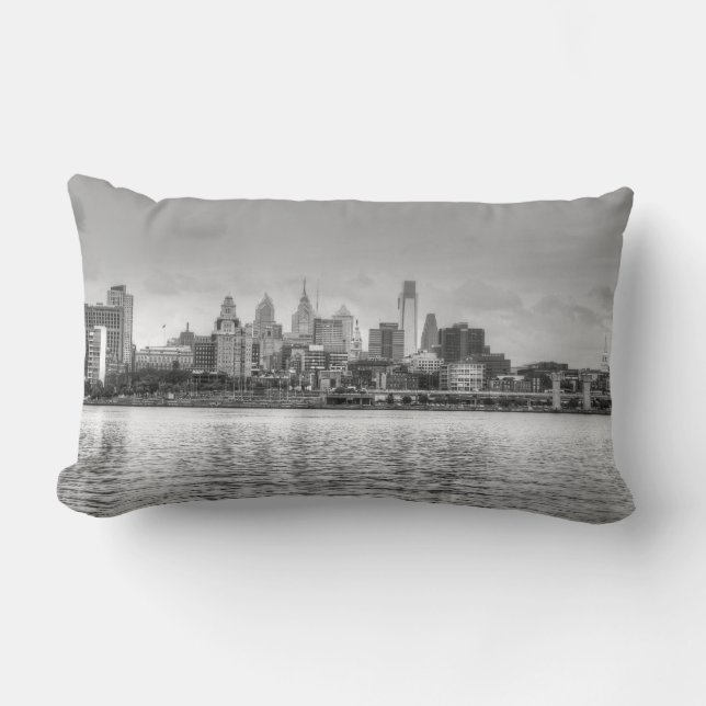 Philadelphia skyline i svartvitt lumbarkudde (Framsida)