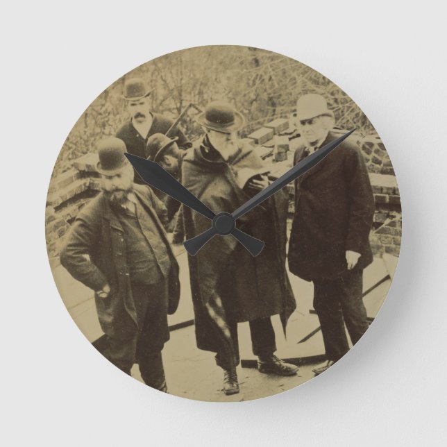 Philip Webb (1831-1915) under konstruktionen av Rund Klocka (Framsida)