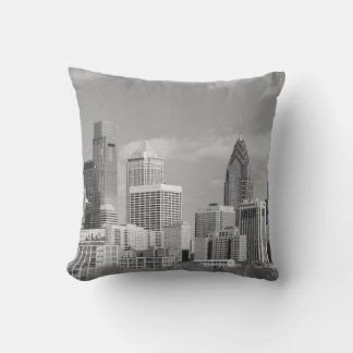 Philly skyscrapers black and white kudde