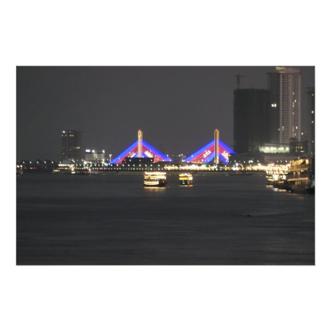 Phnom Penh By Night Fototryck (Framsidan)