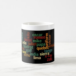 Phonetic alfabet för NATO (mörk bakgrund) Kaffemugg