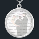 Photo Anpassningsbar Round Silver Bröllop Necklace Silverpläterat Halsband<br><div class="desc">Anpassa det här söt halsbandet att ha som bröllopsfavörer på bröllopsmottagningen eller att ha en själv som en hågkomst till din speciella dag. Detta halsband är också perfektens gåva till bridanten i hennes möhippa. Anpassa genom att lägga till fotot.</div>