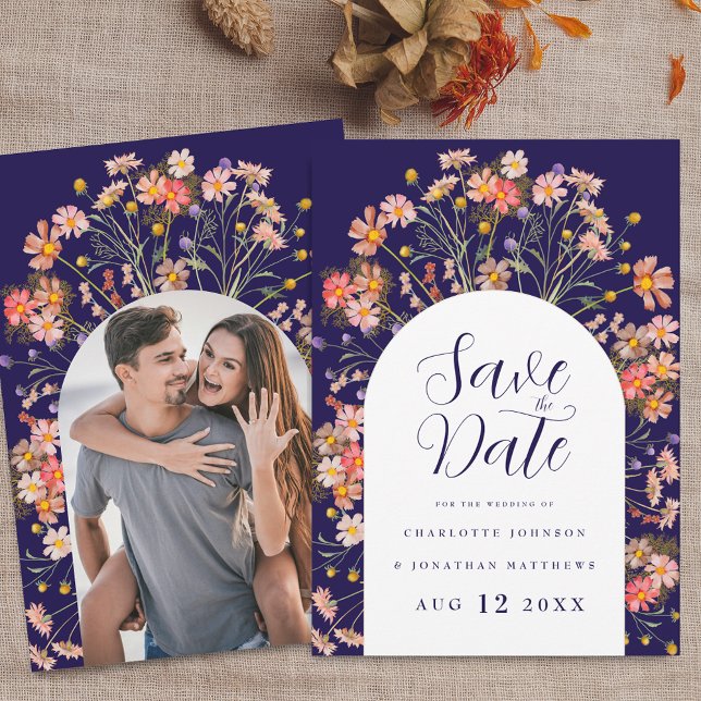 Photo Arch Boho Fall Rustic Wildblomma Bröllop Spara Datumet (Photo arch boho fall rustic wildflower floral arch navy blue and white wedding save the date invite)