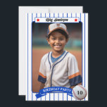 Photo Baseball Födelsedagsfest inbjudan<br><div class="desc">Anpassa dessa söta baseballfödelsedagsinbjudningar med spelarens favoritfoto. Basbollkortsdesignen har en bakgrund i streck och har röda stjärnor och en baseboll med MVP-åldern på födelsedagen. All text kan ändras för att passa dina behov.</div>