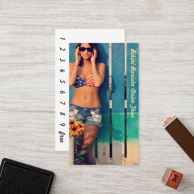 Photo Bikini Barista Drive-Thru USA flagga Customi Lojalitetskort (Fram/Back In Situ)