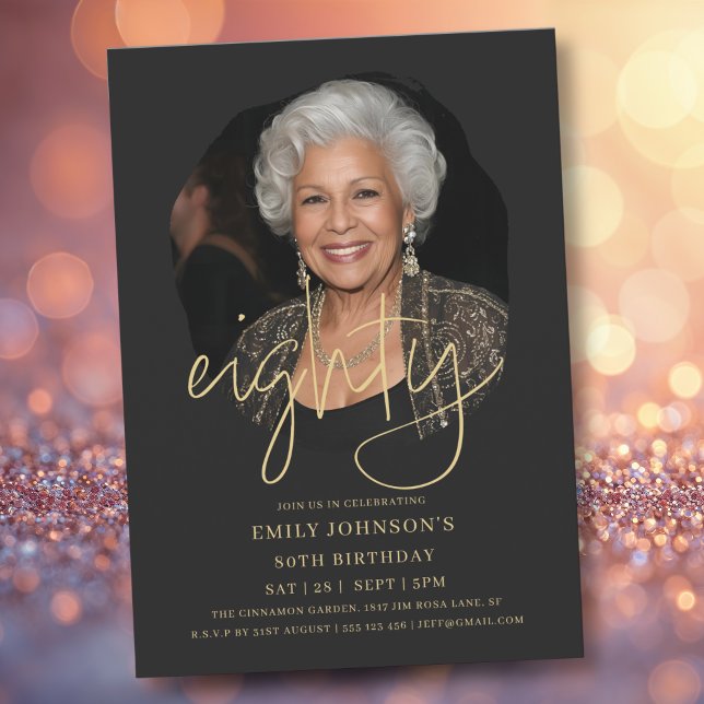 Photo Black och Guld Script 80:e födelsedagen Inbjudningar (Photo Black and Gold Script 80th Birthday Invitation)