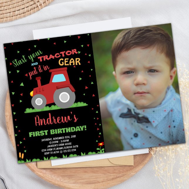 Photo BLACK RED Grönt Grass Tractor Birthday Inbjudningar (Photo BLACK RED Green Grass Tractor Birthday Invitation)