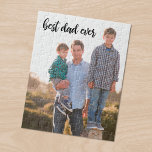 Photo Black-skript med bästa Pappa någonsin-Anpass Pussel<br><div class="desc">Skapa en roligt som är viktig för pappa genom att lägga till ett eget lodrät-foto i ett pussel i anpassningsbarna med "best pappa någonsin" skrivet längst upp till lämna i ett modernt, handskrivet skript. En perfekt för Fars dag. Om du har problem med fotots placering eller storlek klickar du på...</div>
