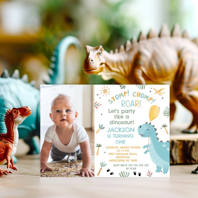 Photo Blue Stomp Chomp Roar Dinosaur 1:a födelseda Inbjudningar (Stomp, Chomp, Roar Dinosaur 1st Birthday invitation,  Dinosaur Themed Birthday Invitation Template)