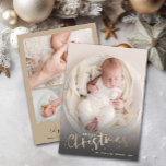 Photo Collage jul Birth Meddelande<br><div class="desc">Sött helgdag Tema tillkännagivande för födelse har ditt favoritfoto på framsidan med God jul och namn i hälsning. Din baby födelsetal och 3 foton på baksidan. Ändra bakgrunden färg på baksidan med Redigera verktyg.</div>