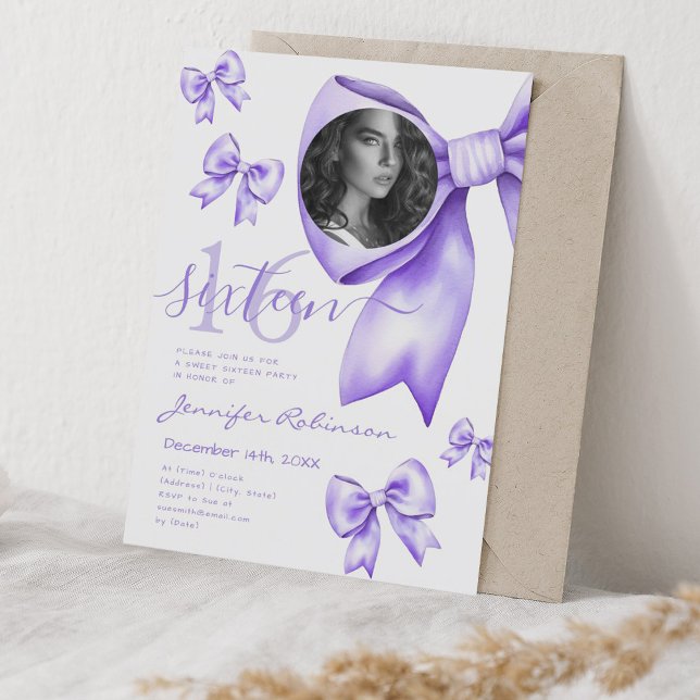 PHOTO Cute Coquette Lila Bow Sweet 16 Inbjudningar (PHOTO Cute Coquette Purple Bow Sweet 16 Invitation)