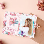 Photo Cute Unicorn Rainbow Födelsedagsfest Tack Kort<br><div class="desc">Med vår Födelsedagsfest Photo Cute Unicorn Rainbow, tack vare ditt kort, fånga och minnen av tacksamhet. Det här är inte vilket tackkort som helst. Det är din port att uttrycka uppskattning med lite charm och magi. Vare sig du tackar gästerna för deras närvaro, gåvor eller support förvandlar det här kortet...</div>