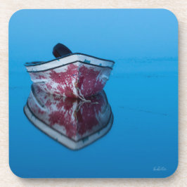 photo d'une barque sur l'eau underlägg