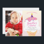 PHOTO KIDS PARTY INBJUDAN retro glass rosa<br><div class="desc">by kat masard >> www.simplysweetPAPERIE.com << Original illustration av mig!!!! En söt, men snyggt, glass-kontemat för inbjudan till ditt barns BIRTHDAY. Wow dina vänner och din familj med det här lilla numret;D-konfiguration som mall är det enkelt att lägga till egna uppgifter eller slått anpassningsknappen och du kan lägga till eller...</div>
