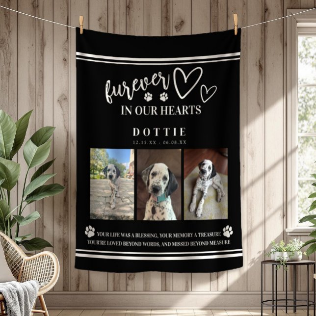 Photo Memorial Hund Furever i våra hjärtan Fleecefilt (Photo Memorial Dog Furever In Our Hearts Black and White Fleece Blanket)