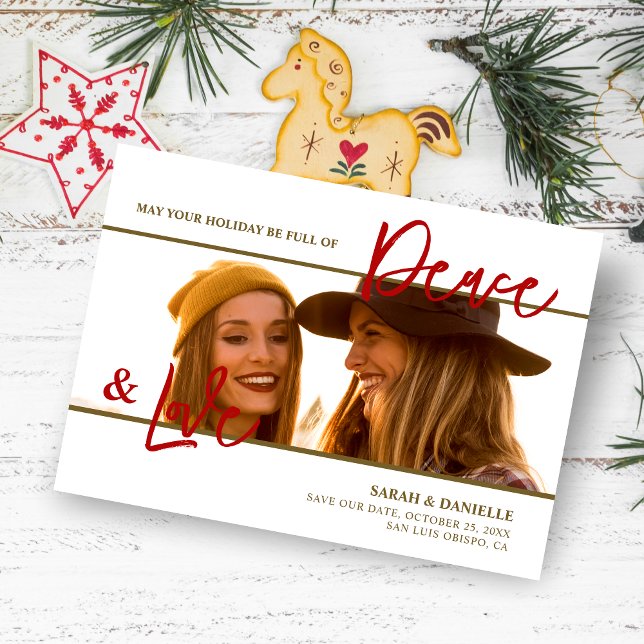Photo Minimalist Chic Sophisticated Fake Gold Red  Spara Datumet (Christmas Chic Sophisticated Gold & Red Accents Photo Wedding Save the Date Card as a Holiday Card.)