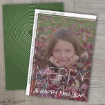 Photo Modern - Minimal White Gräns Cheers Arch Julkort<br><div class="desc">FRONT DESIGN: En julklapp - God jul och Gott nytt år - Julhälsningar ovanpå fotot med ett stort trendig-skriptteckensnitt. Lodräts foto är utanför centrum och familjen namnteckning omslag runt det vita gräns. En tunn vit gräns-accent ingår också. — BACK DESIGN: Bakgrundsdesignen omfattar en retrolinjeslut i oliv grönt nyanser. Färg kan...</div>