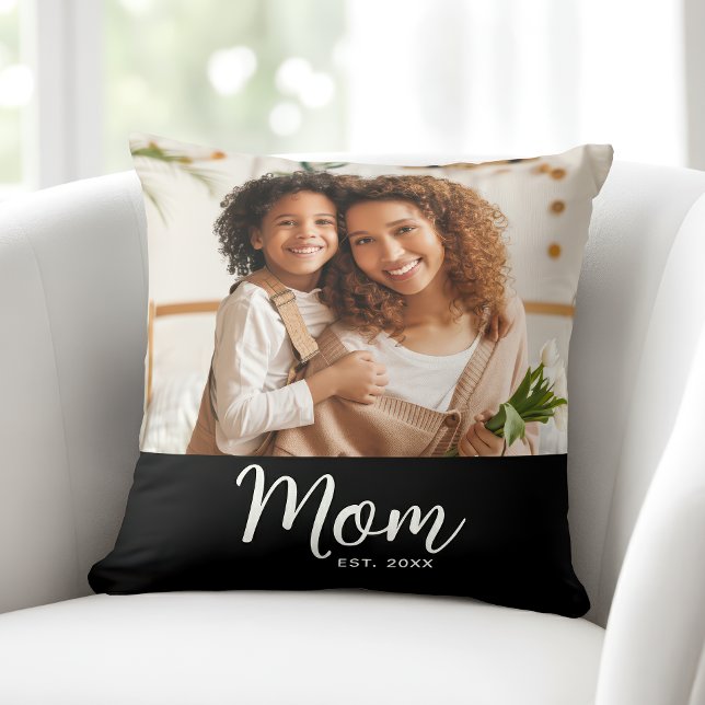 Photo Mom Established Date White Script on Black Kudde (Skapare uppladdad)