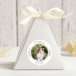 Photo Monogram Elegant bröllop Runt Klistermärke<br><div class="desc">Elegant bröllop ett fotomonogramdekal som passar perfekt för alla presenter och favoritpåsar. Kolla in vår butik om du vill ha fler matchande artiklar.</div>