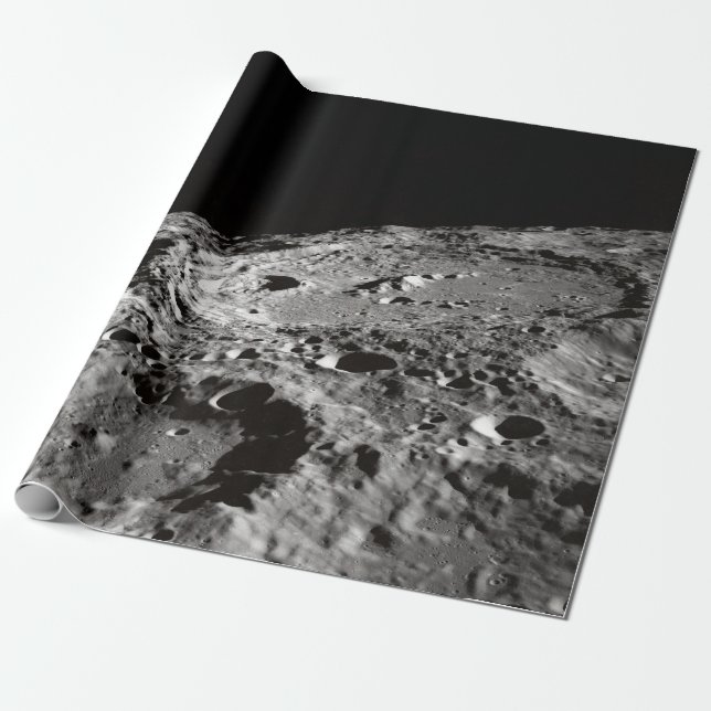 PHOTO OF MOON SURFACE PRESENTPAPPER (Utrullad)