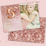 Photo Ro Guld Kids Girl Femte Födelsedagsfesten Inbjudningar<br><div class="desc">Foto elegant ro guld 5 födelsedagsfest inbjudan för en 5-årig flicka med skrivmanschetter och ballonger för roligt av elegant.</div>