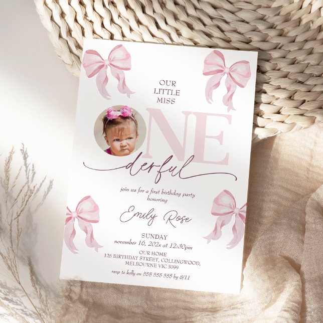 Photo Rosa Bow Little Miss Onederful 1:a födelseda Inbjudningar (Little Miss Onederful Invitation, Miss Onederful Birthday Invitation, Girls 1st Birthday Invitation )