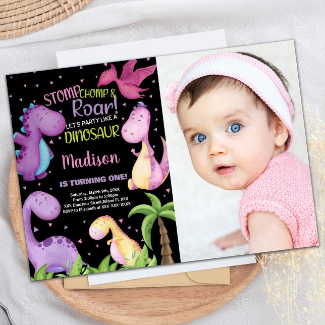 Photo Rosa Lila Black Dinosaur Birthday Inbjudningar (Photo Pink Purple Black Dinosaur Birthday Invitation)