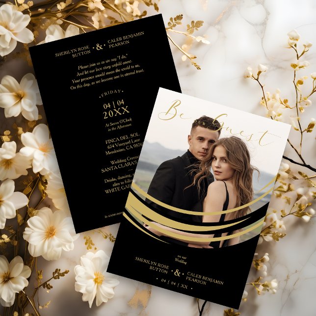 Photo Sophisticated Modern Golden Abstract Shape Inbjudningar (Sophisticated Modern Faux Golden Abstract Geometric Shape Photo Wedding Invitation with Envelope.)