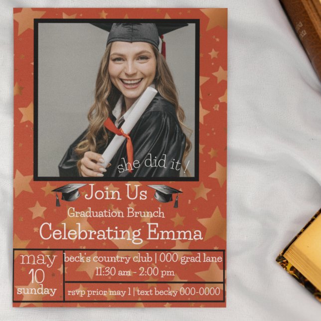 Photo Stars | Röd | GULD | Svart Studentfest Inbjudningar (Red, gold and black on a graduation party invitation with customizable text and photo addition. )