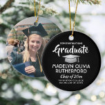 Photo Studenten Gratulerar Modern Black and White Julgransprydnad Keramik<br><div class="desc">Minneshögtidlighålla student landvinning med en anpassningsbar fotografi svart och vit runt studenten julprydnad. Bild och all text är enkla att anpassa. Ta med alla favoritcitat, motiveringsordspråk, namn och examen i skolan, grattisar, tack vare mamma och pappa, eller något annat budskap som du väljer. OM DU VILL ÄNDRA BAKGRUND ELLER TEXT-FÄRG...</div>
