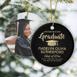 Photo Studenten Gratulerar Modern Black och Guld Julgransprydnad Keramik<br><div class="desc">Minneshögtidlighålla student prestation med en anpassningsbar fotosvart och guld runt studenten julprydnad. Bild och all text är enkla att anpassa. Ta med alla favoritcitat, motiveringsordspråk, namn och examen i skolan, grattisar, tack vare mamma och pappa, eller något annat budskap som du väljer. OM DU VILL ÄNDRA BAKGRUND ELLER TEXT-FÄRG FINNS...</div>