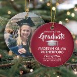 Photo Studenten Gratulerar Modern Red and White Julgransprydnad Keramik<br><div class="desc">Minneshögtidlighålla student prestation med en anpassningsbar fotoröd, vit och faux silver runt julprydnaden i studenten. Bild och all text är enkla att anpassa. Ta med alla favoritcitat, motiveringsordspråk, namn och examen i skolan, grattisar, tack vare mamma och pappa, eller något annat budskap som du väljer. OM DU VILL ÄNDRA BAKGRUND...</div>